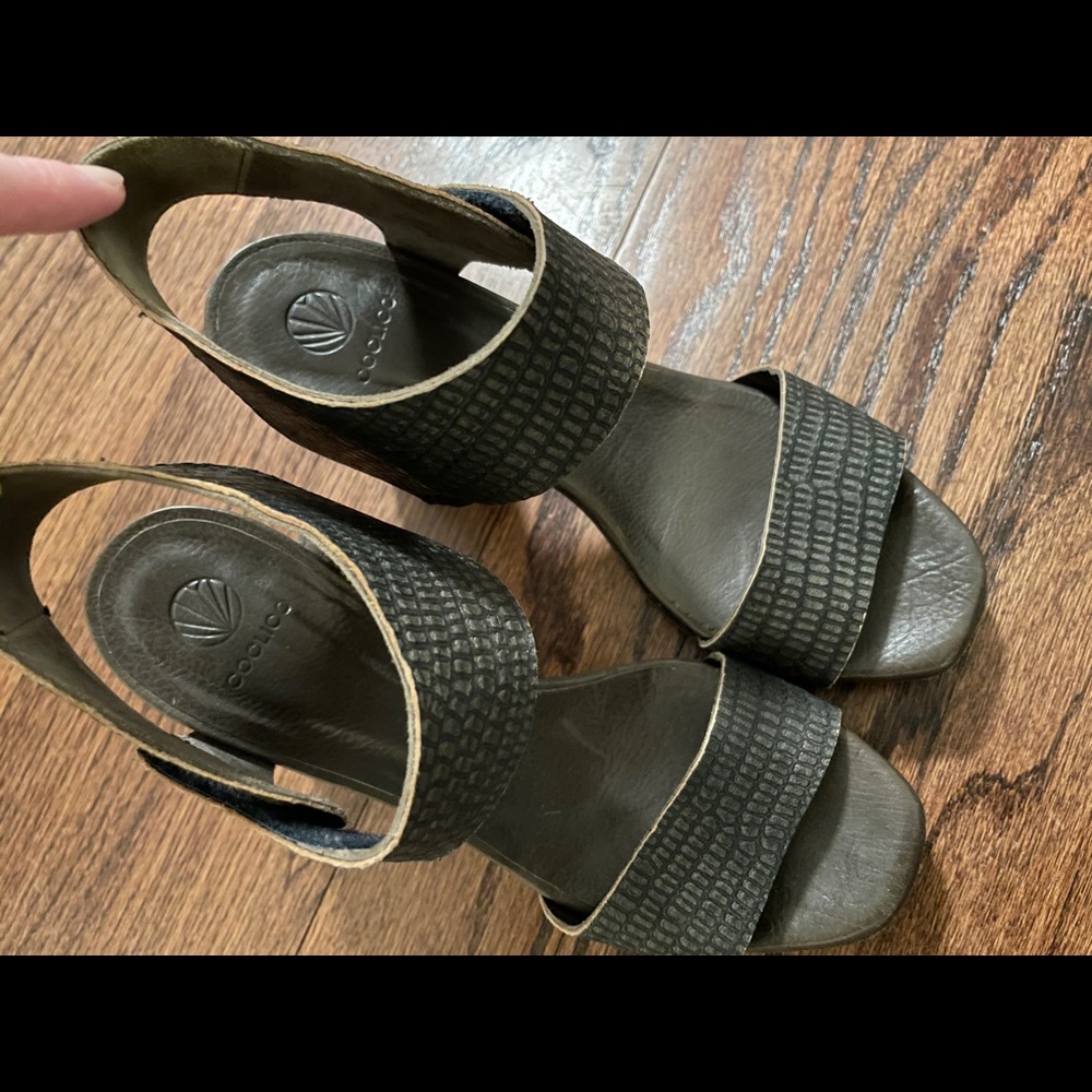 COCLICO PLATFORM STRAPPY SANDAL